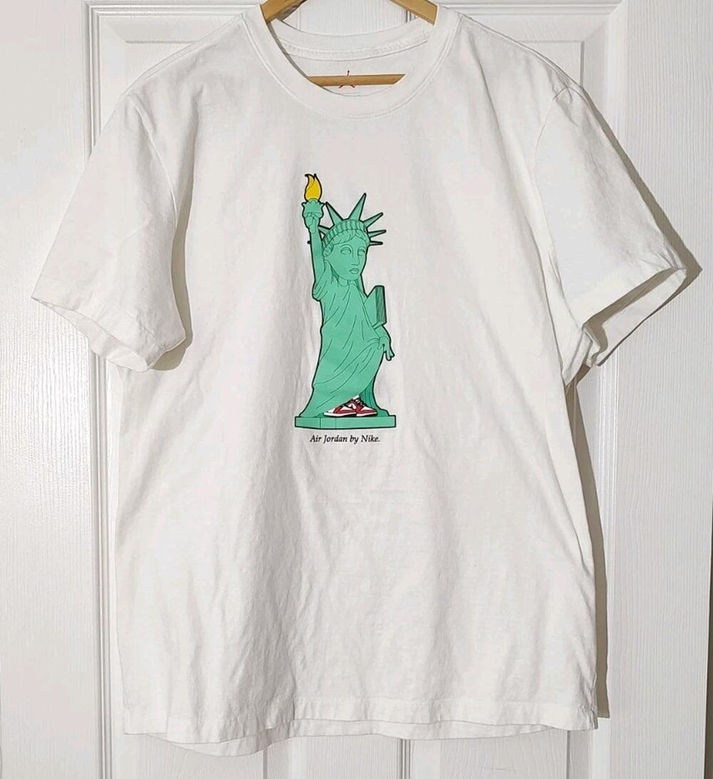 Men's Air Jordan Nike T-Shirt Statue of Liberty Graphic NYC Statue White - Large